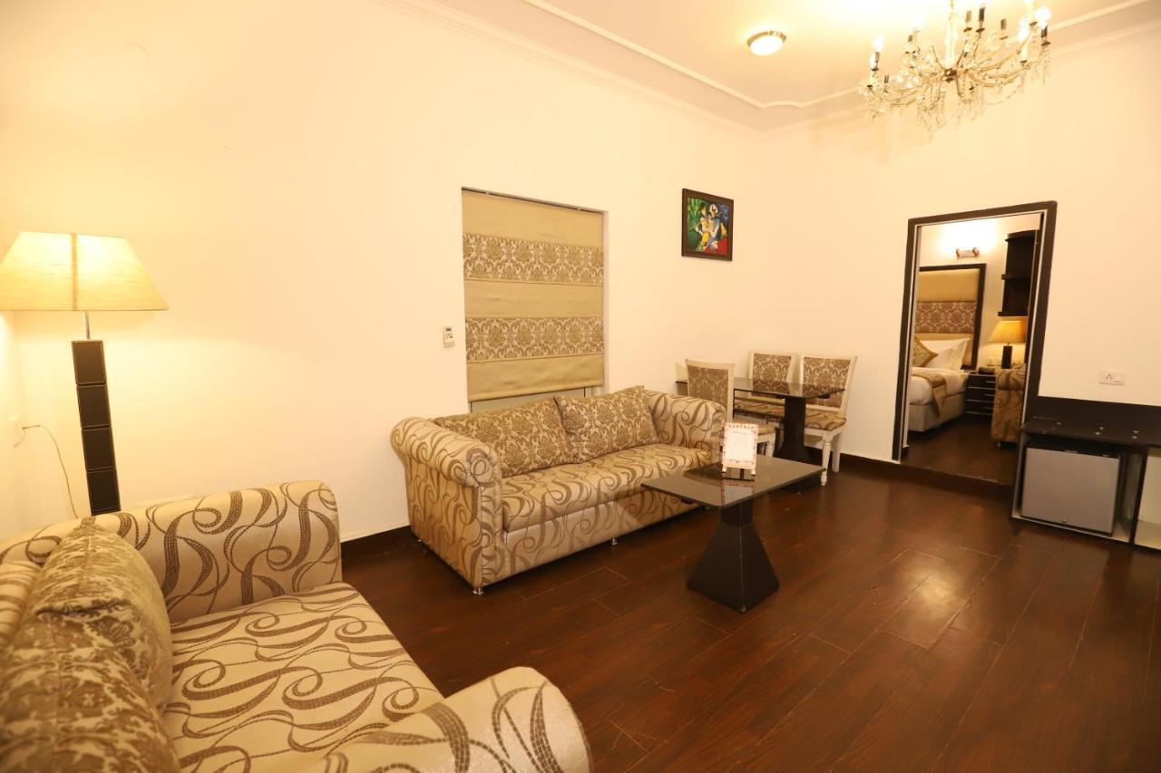 Hotel Capitol Hills - Greater Kailash Delhi Нью-Дели Экстерьер фото
