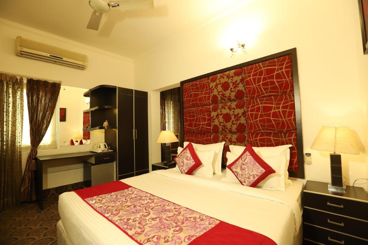 Hotel Capitol Hills - Greater Kailash Delhi Нью-Дели Экстерьер фото