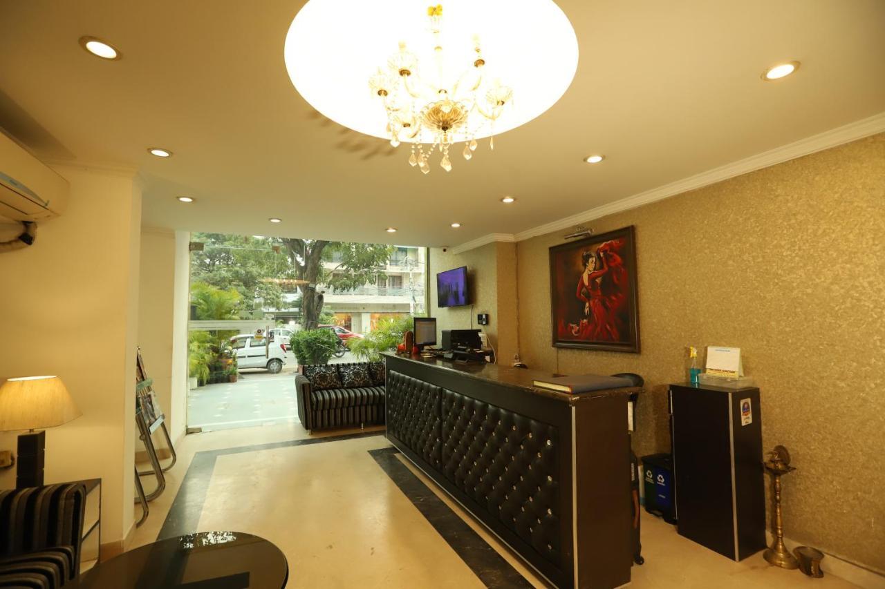 Hotel Capitol Hills - Greater Kailash Delhi Нью-Дели Экстерьер фото