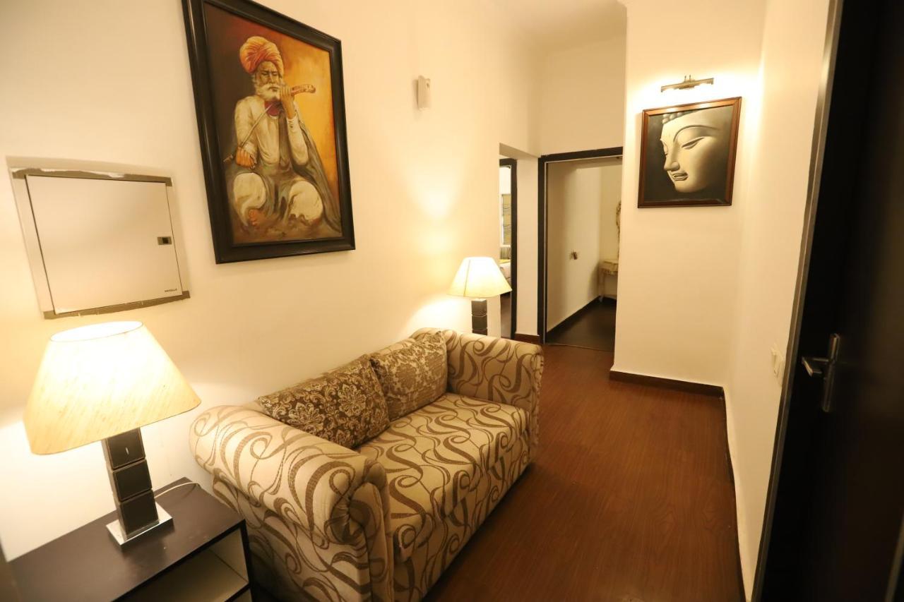 Hotel Capitol Hills - Greater Kailash Delhi Нью-Дели Экстерьер фото