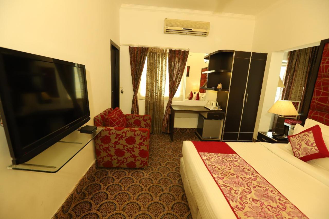 Hotel Capitol Hills - Greater Kailash Delhi Нью-Дели Экстерьер фото