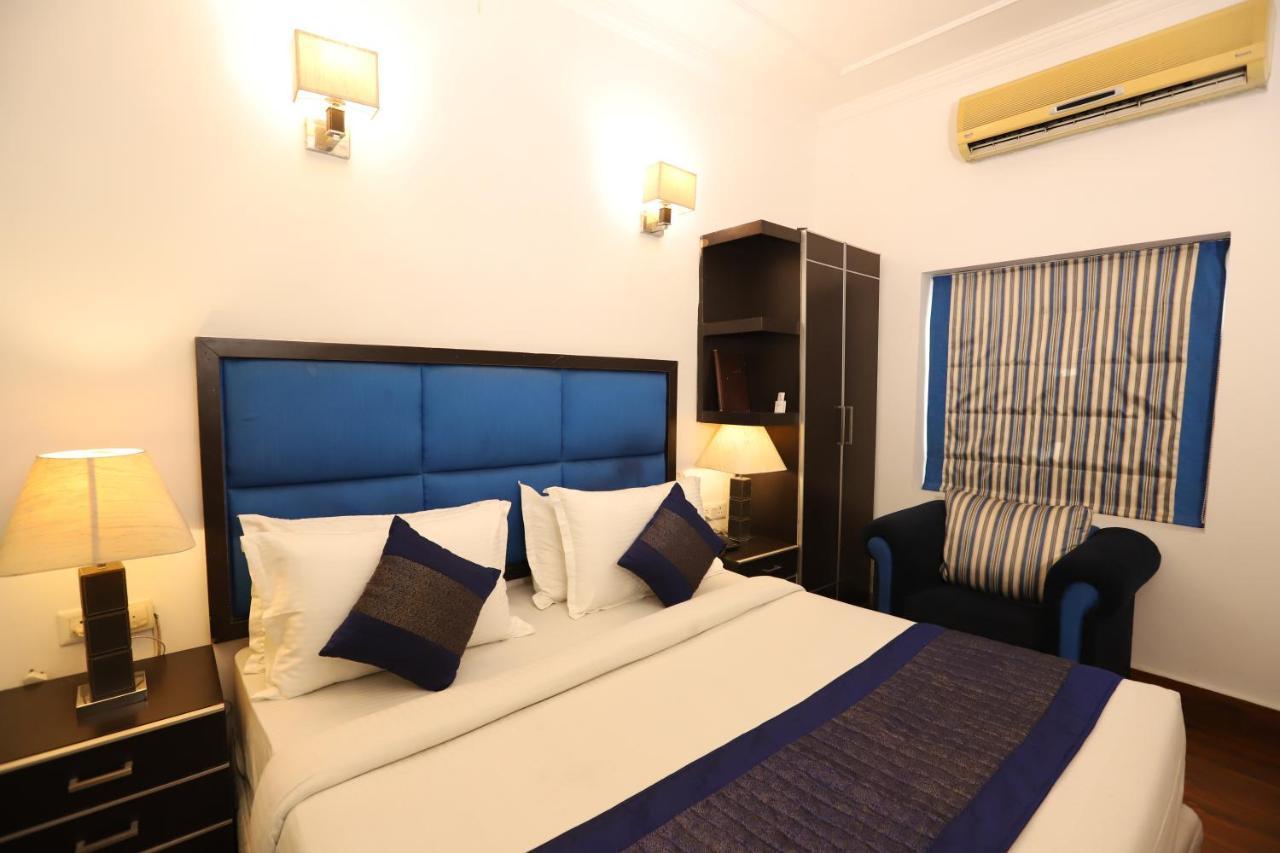 Hotel Capitol Hills - Greater Kailash Delhi Нью-Дели Экстерьер фото