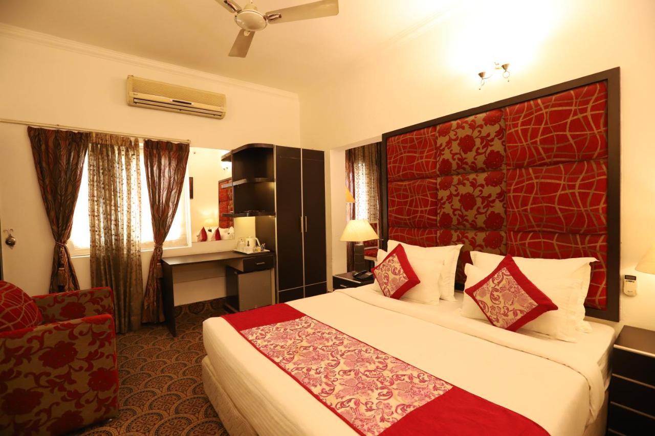 Hotel Capitol Hills - Greater Kailash Delhi Нью-Дели Экстерьер фото