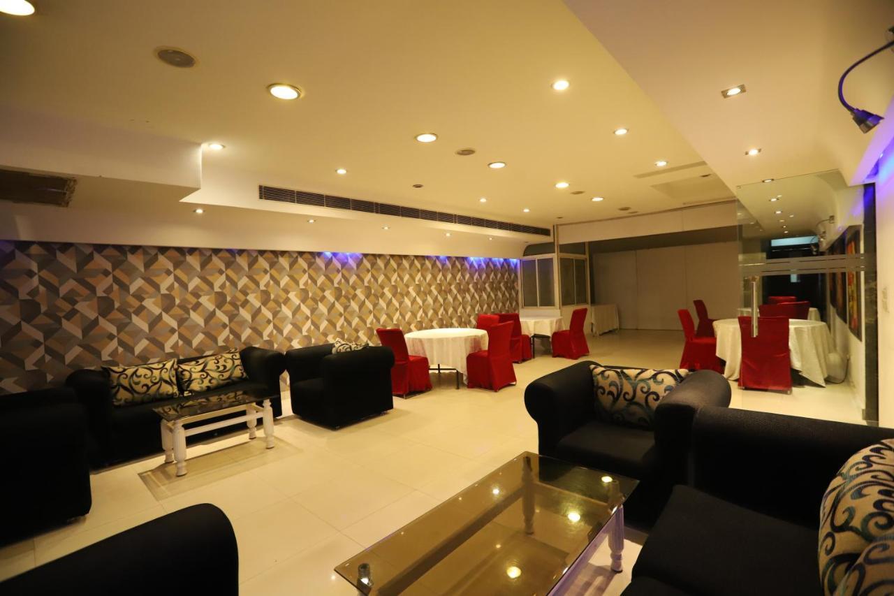 Hotel Capitol Hills - Greater Kailash Delhi Нью-Дели Экстерьер фото