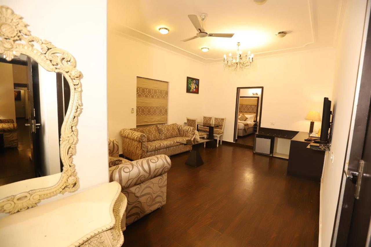 Hotel Capitol Hills - Greater Kailash Delhi Нью-Дели Экстерьер фото